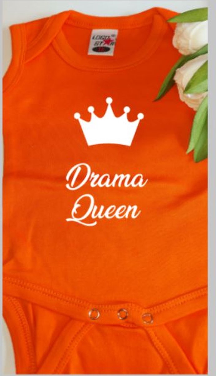 Oranje rompertje met tekst Darma Queen, Oranje rompertje, Rompertje met tekst, Koningsdag, Baby rompertje, Oranje romper, Romper met tekst, Drama queen, Rompertje zonder mouwen