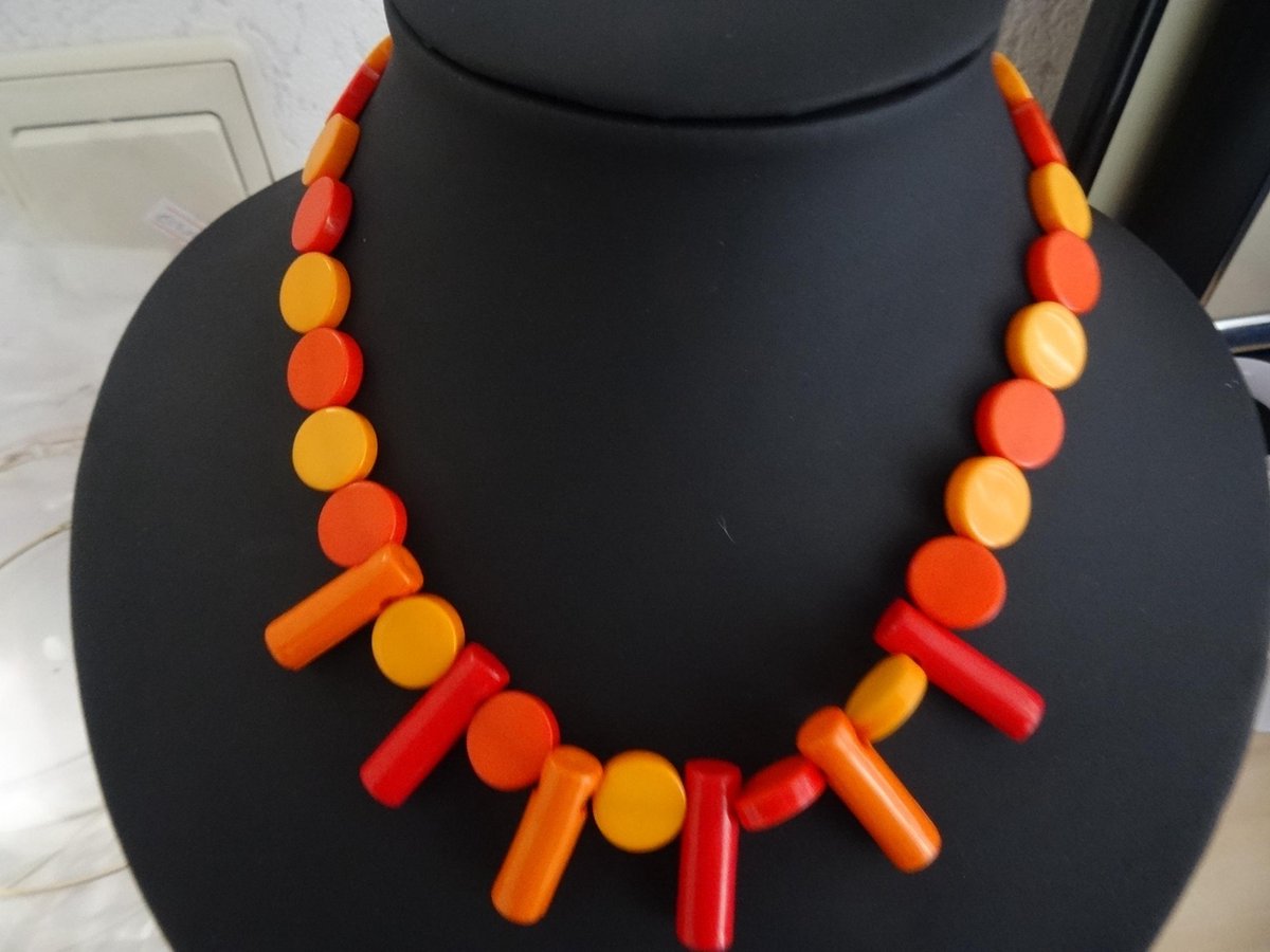 Ketting voor kinderen van kunststof kralen rood/oranje